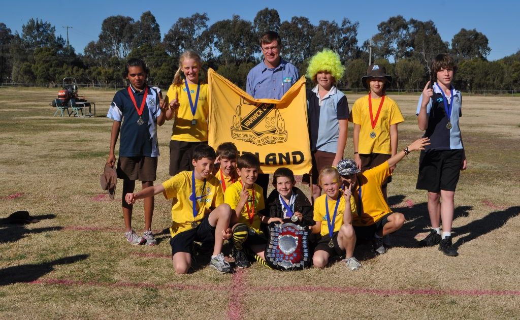 Garland house took out first place on 861 pts. Winners and runners up stand proud, (from back left) Malikah Woodbridge, Alexis Carey, Alan Olsen who donated the medals, Adrian Payne, Julia Walker, Todd Constable, (front) Devon Cooper, Alexander Dwan, Dawson Wright, Todd Payne, Hayley Carey and Kyle Piovesan. Garland house took out first place on 861 pts. Winners and runners up stand proud, (from back left) Malikah Woodbridge, Alexis Carey, Alan Olsen who donated the medals, Adrian Payne, Julia Walker, Todd Constable, (front) Devon Cooper, Alexander Dwan, Dawson Wright, Todd Payne, Hayley Carey and Kyle Piovesan.